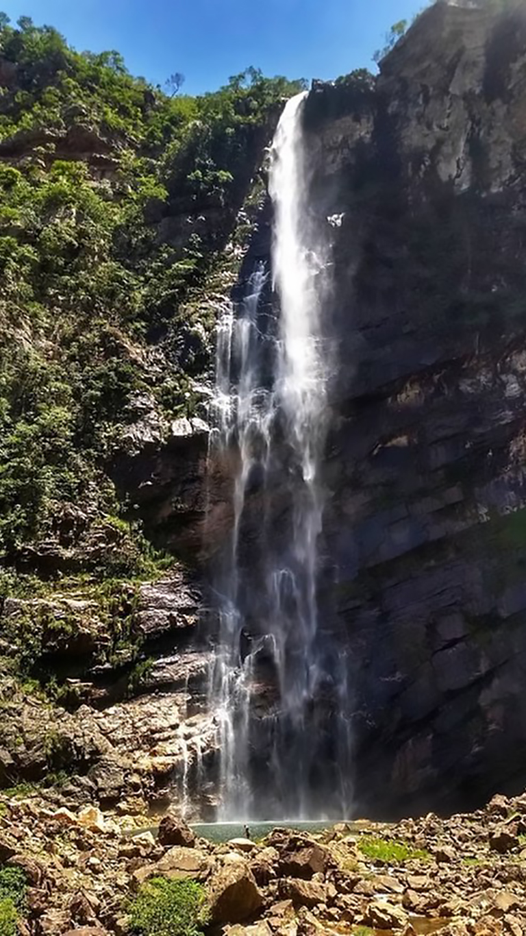 Cachoeira do label com 187 metros de altura na Chapada dos Veadeiros