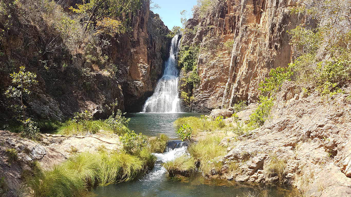 Cachoeira da Caverna no complexo do rio Macaquinhos na Chapada dos Veadeiros