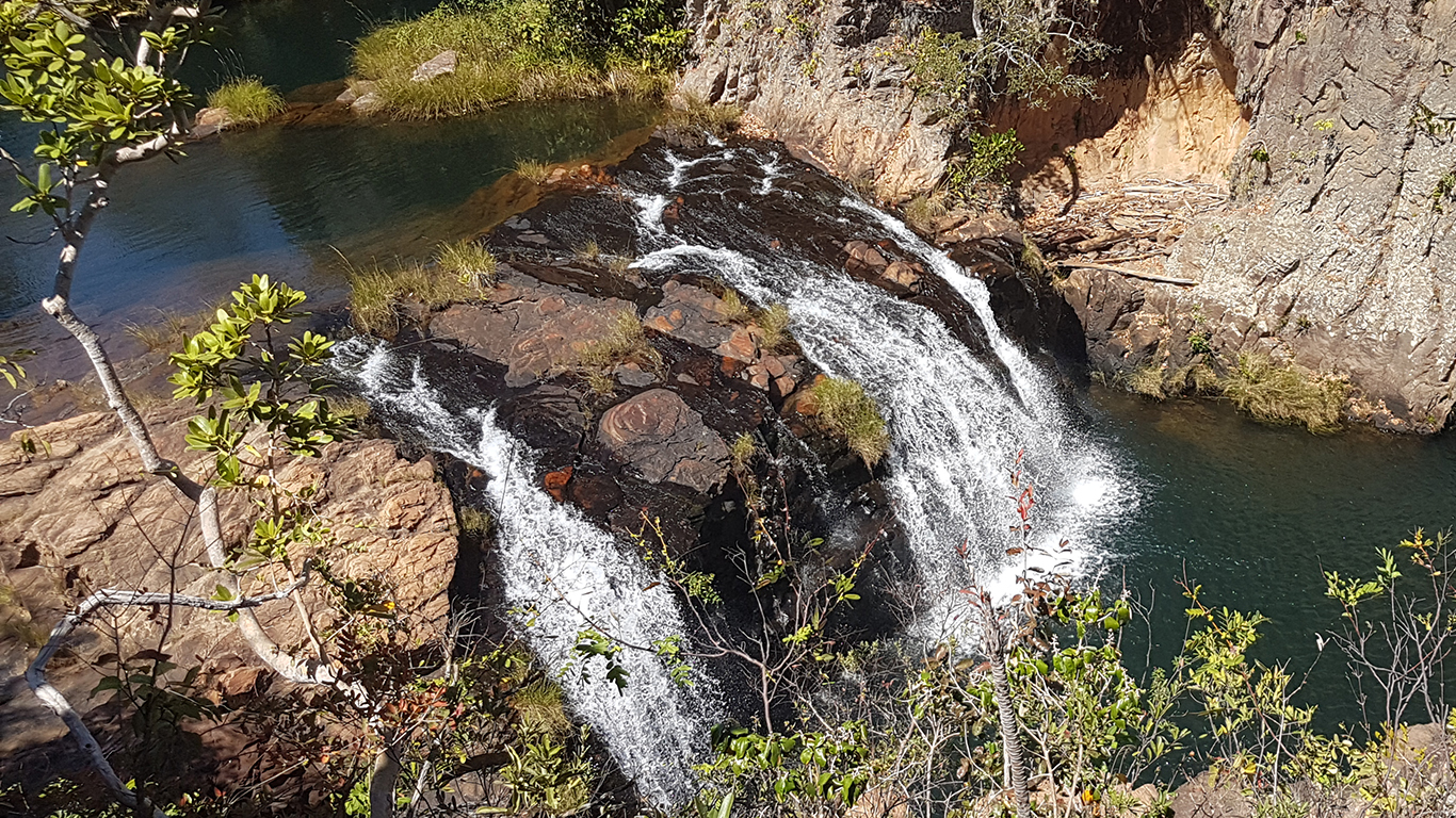 Poço do jump com a cachoeira da Lua