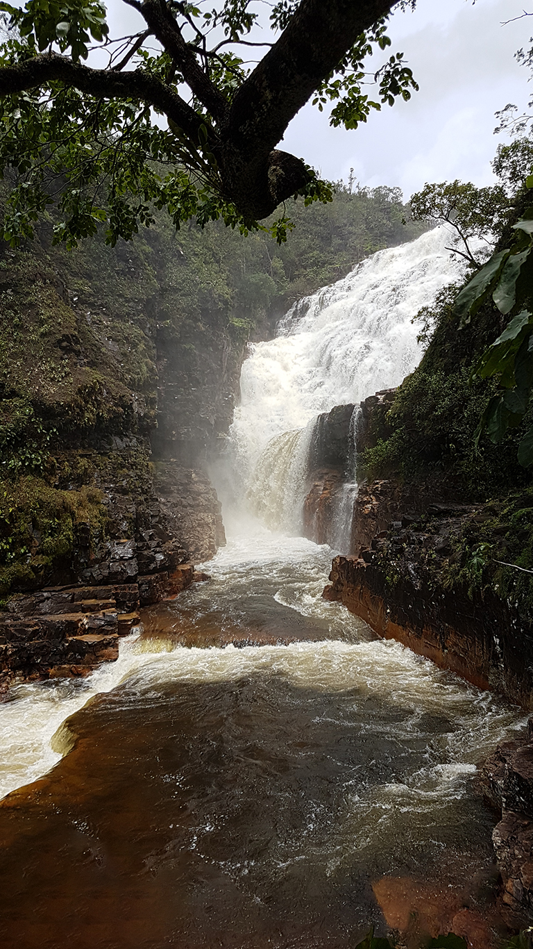 A força das águas das Cataratas dos Couros no período de Chuva
